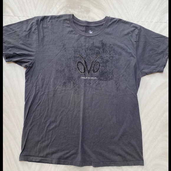 Late 90s early 2000s Cirque de Soleil tshirt Looks